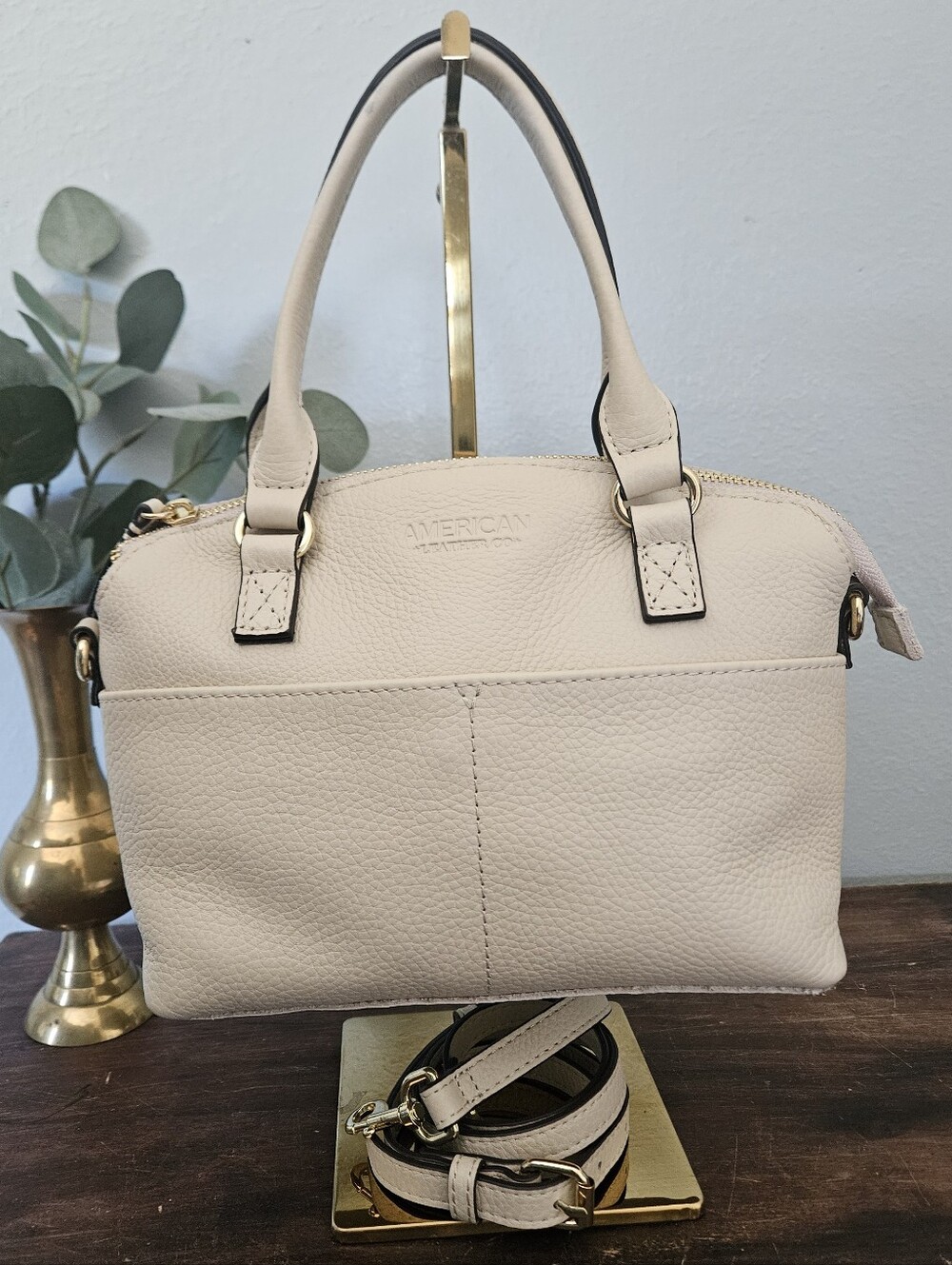 AMERICAN LEATHER Co. Carrie Mini Dome Ivory Color Crossbody/handbag.